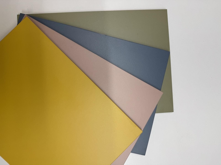 Stylowe łóżko piętrowe z biurkiem i szafą biało-zielone TILAN