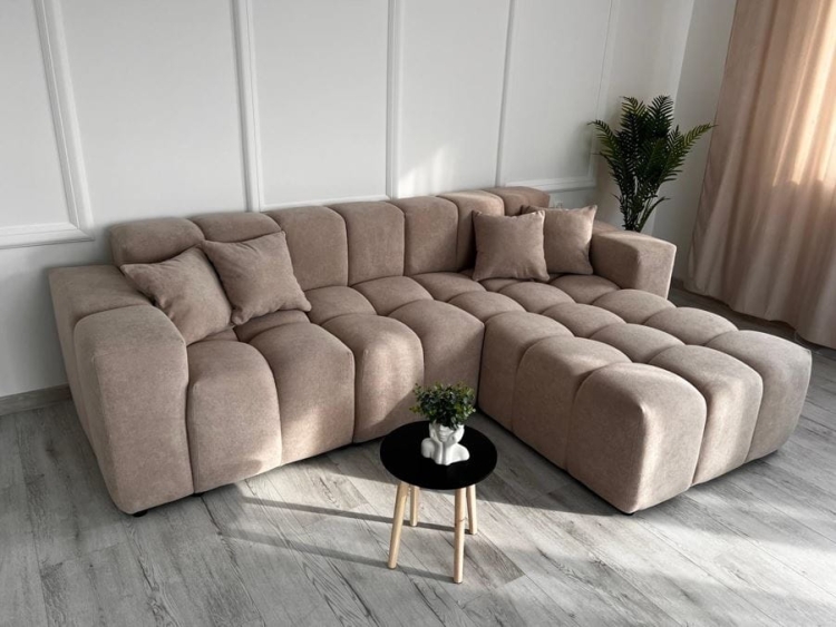 Narożnik tapicerowany w odcieniu beżu do salonu OMBO