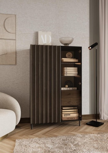 Przeszklona witryna wolnostojąca do salonu w loftowym stylu z LED NOBO