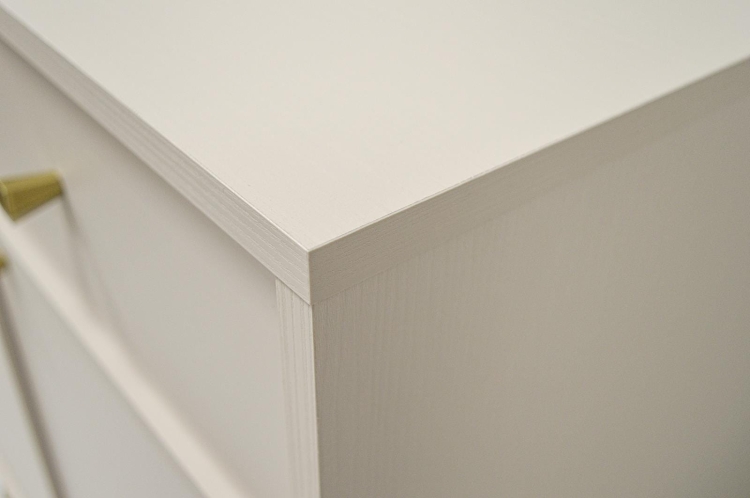 Minimalistyczna beżowa komoda ze złotymi elementami NOBIS