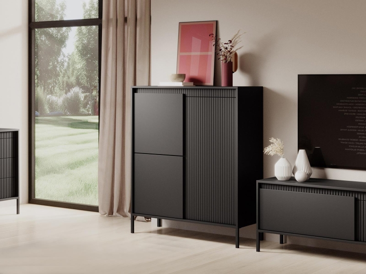 k Stylowa ryflowana komoda do salonu GAVINS CZARNA
