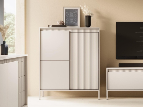 Beżowa wysoka komoda z lamelami GAVINS