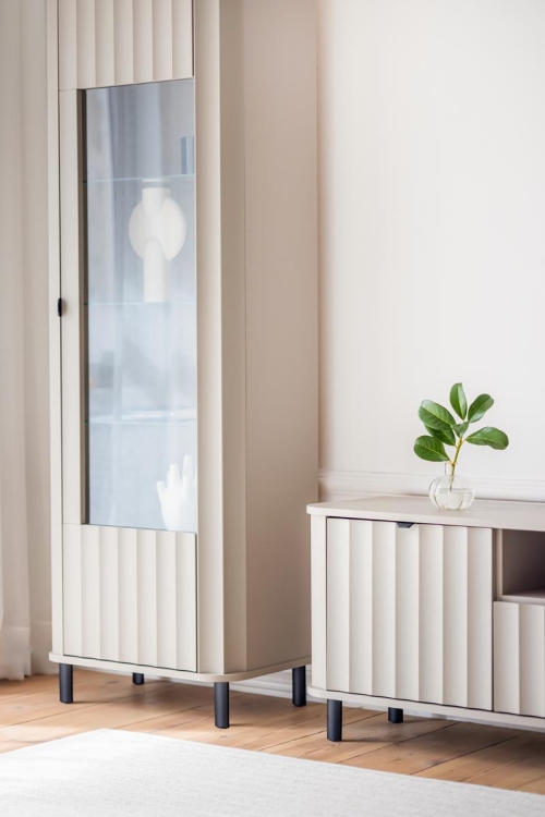 Witryna do salonu ze szkłem ryflowana MODENO BEŻ