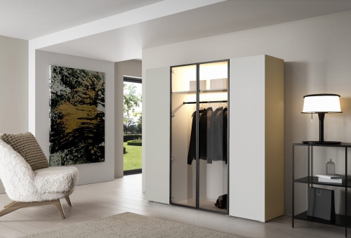 Kaszmirowa szafa czterodrzwiowa z LED i szklanym frontem STELLO