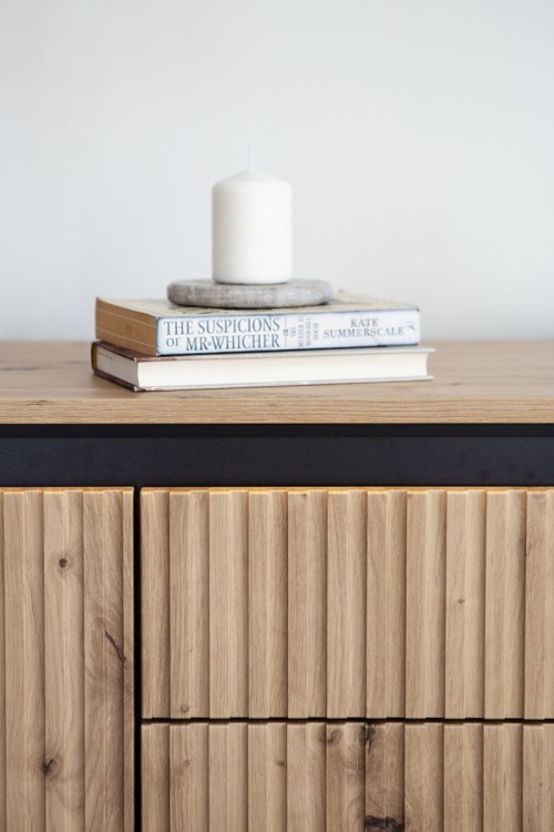 Ryflowana komoda w nowoczesnym stylu dąb artisan FLORES